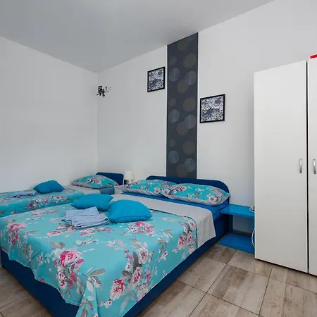 Apartamento Cozy In Privlaka With Wifi *