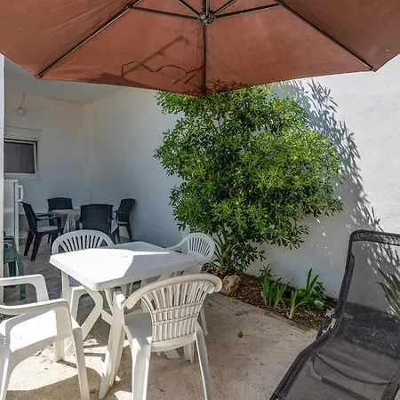 Apartamento Cozy In Privlaka With Wifi *