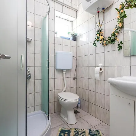 Cozy In Privlaka With Wifi